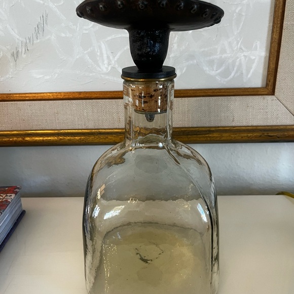 Jan Barboglio Glass Decanter with Black Sombrero Stopper - Picture 2 of 6